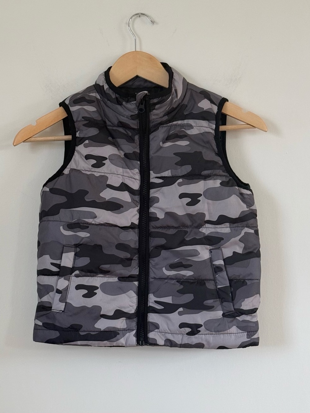 Kids Gray Camouflage Quilted Puffer Vest - Size 7